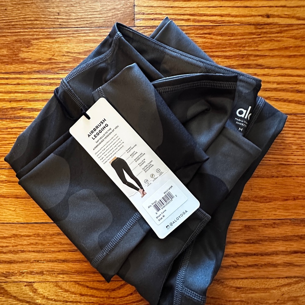 ALO Yoga Airbrush Leggings in Black Camo